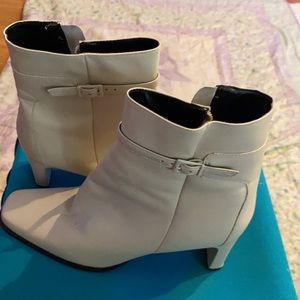 Lord & Taylor Allure Bone Taupe Ankle Boots Sz 9M